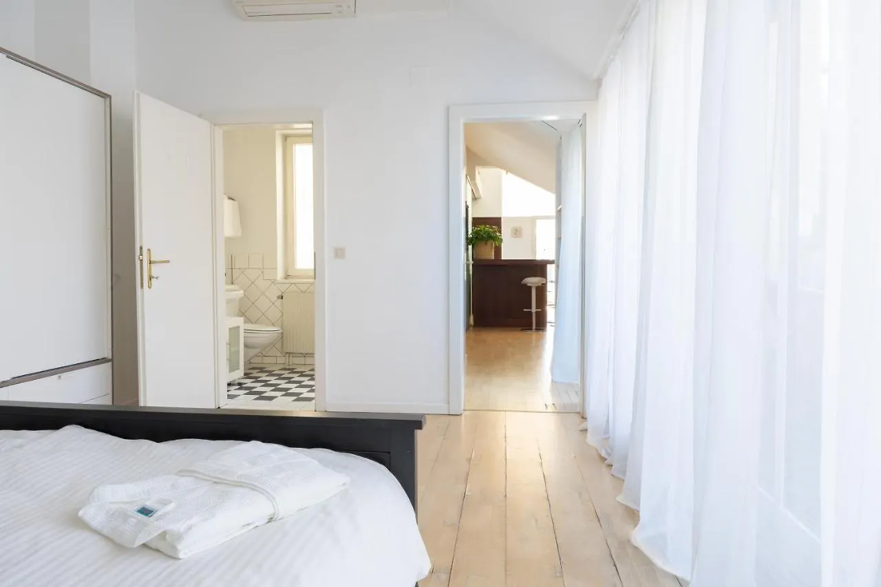 180M2 Penthouse, Luxury Apartment Next To Karlskirche And Parking Included Vienna